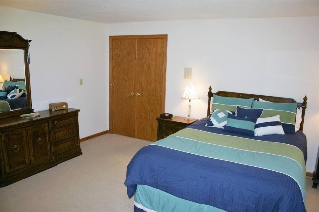 Private Guest Suite On The Portage Lakes アクロン エクステリア 写真