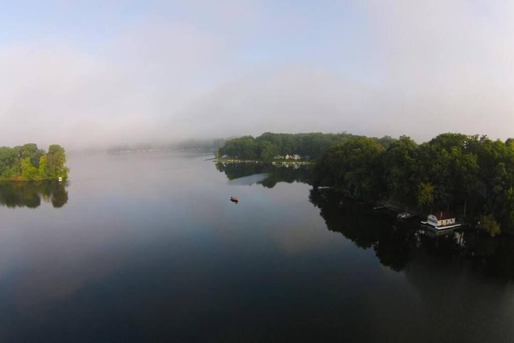 Private Guest Suite On The Portage Lakes アクロン エクステリア 写真