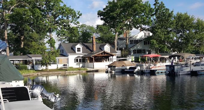 Private Guest Suite On The Portage Lakes アクロン エクステリア 写真